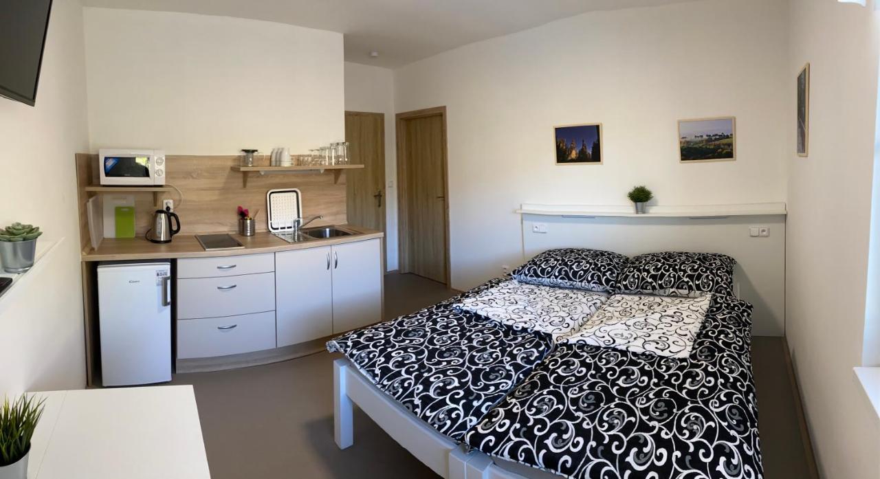ברומוב Apartmany Nad Parkem מראה חיצוני תמונה