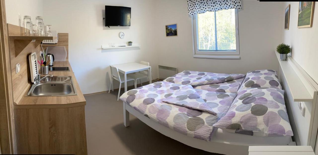 ברומוב Apartmany Nad Parkem מראה חיצוני תמונה